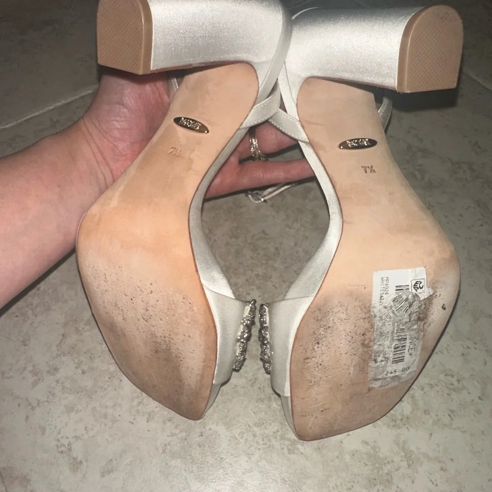 Badgley‎ Mischka Alexa Satin White Silver Embellished Strappy Heels Open Toe 7.5